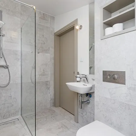 Daire Modern Wegierska Cracow By Renters Krakow